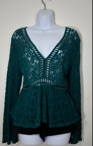 ♡Beautiful FOREVER 21 long sleeve lace blouse.